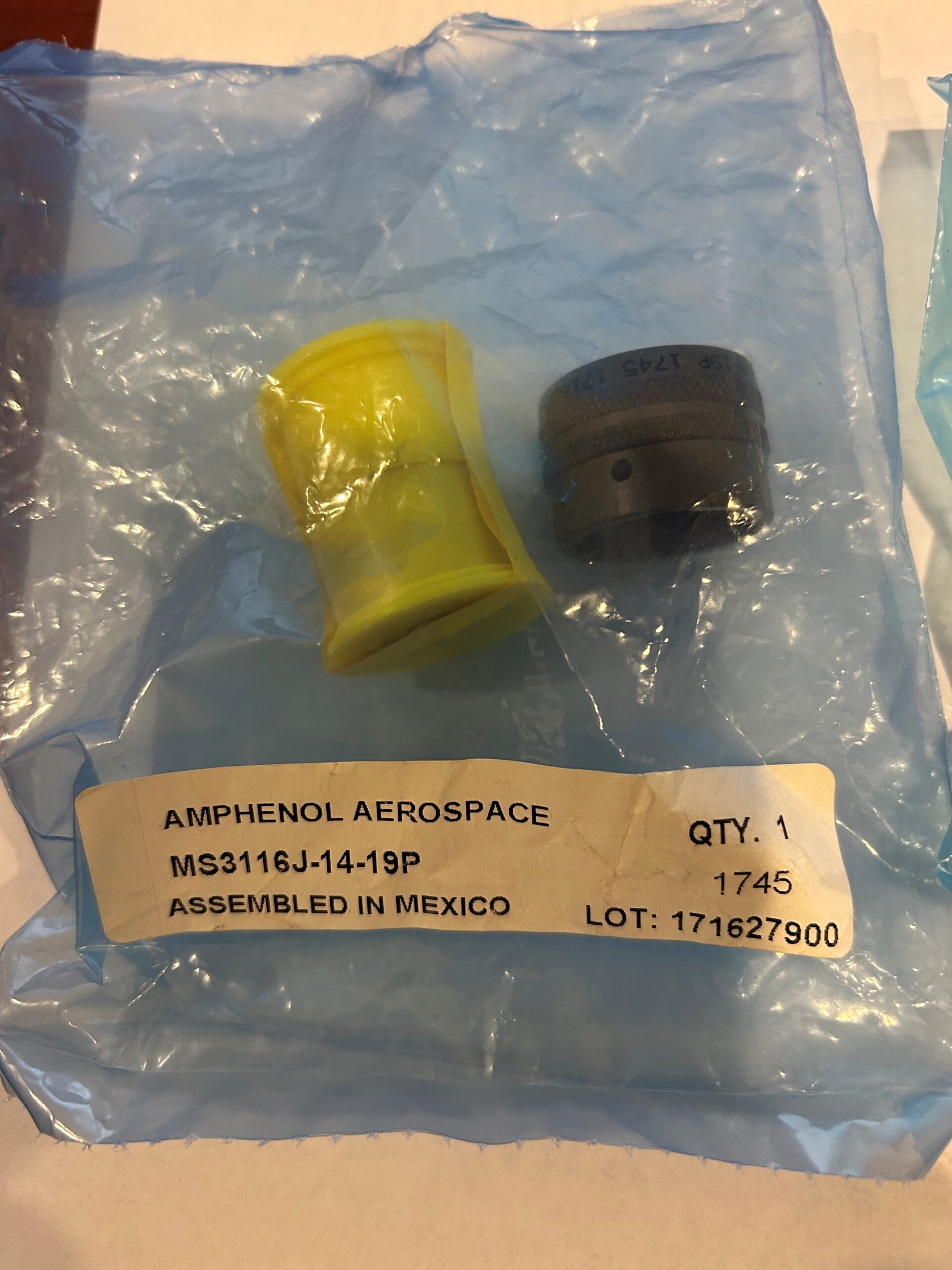 Amphenol MS3116J-14-19P Connectors-1