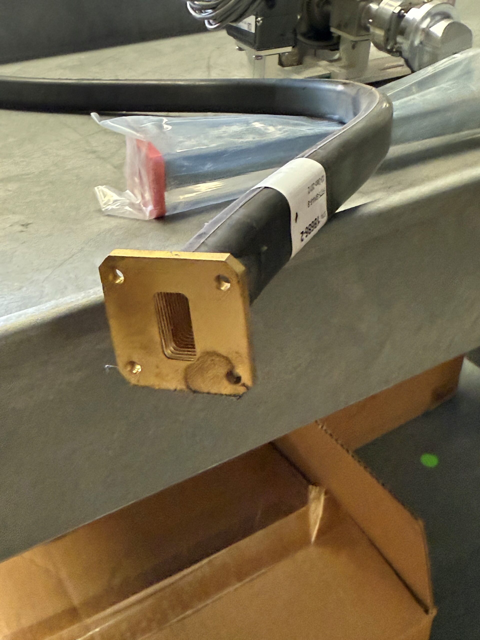 SeaTel Feed Kit with Ku Twist Flex Waveguide-1