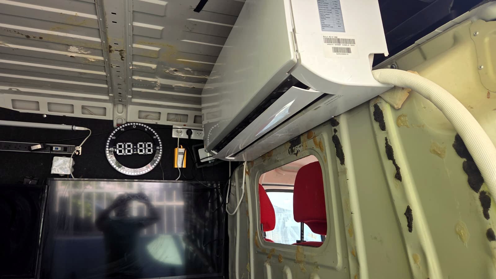 1.2M Ku-Ka Uplink SNG Van-4