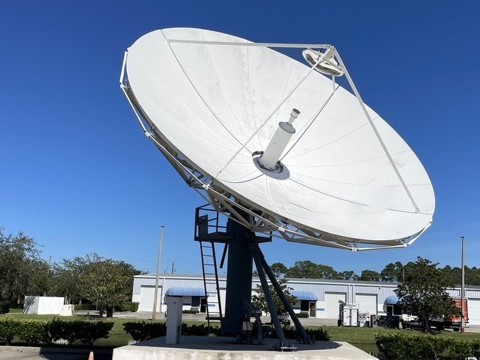 Vertex 9M Ku-Band 4-Port Motorized Tracking Antenna Vertex 9M Ku-Band 4-Port Motorized Tracking Antenna